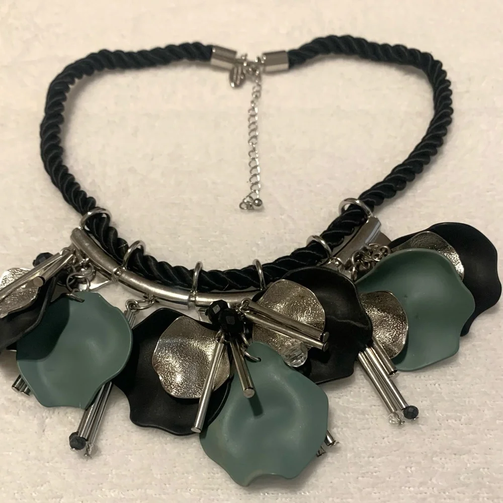 Beautiful Necklace, Ann Taylor, like new - Picture 2 of 4